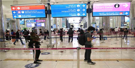 تدفق الزوار عبر مطار دبي يبشر بانتعاش سياحي